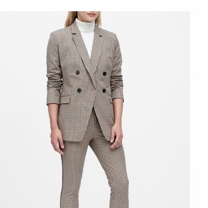 Brand new with tags Banana republic rare checked blazer. You can see the tags.